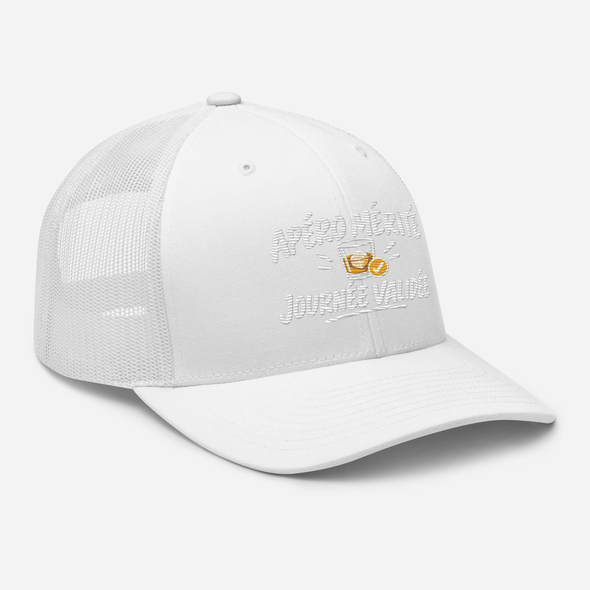 Casquette Trucker, brodée « Apéro mérité, journée validée », vue de trois quarts, image 102