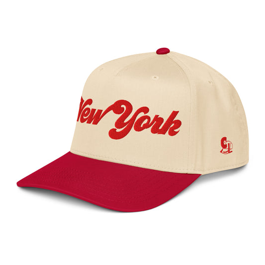 Casquette Snapback, brodée « New York », en Red/Natural, vue de trois quarts