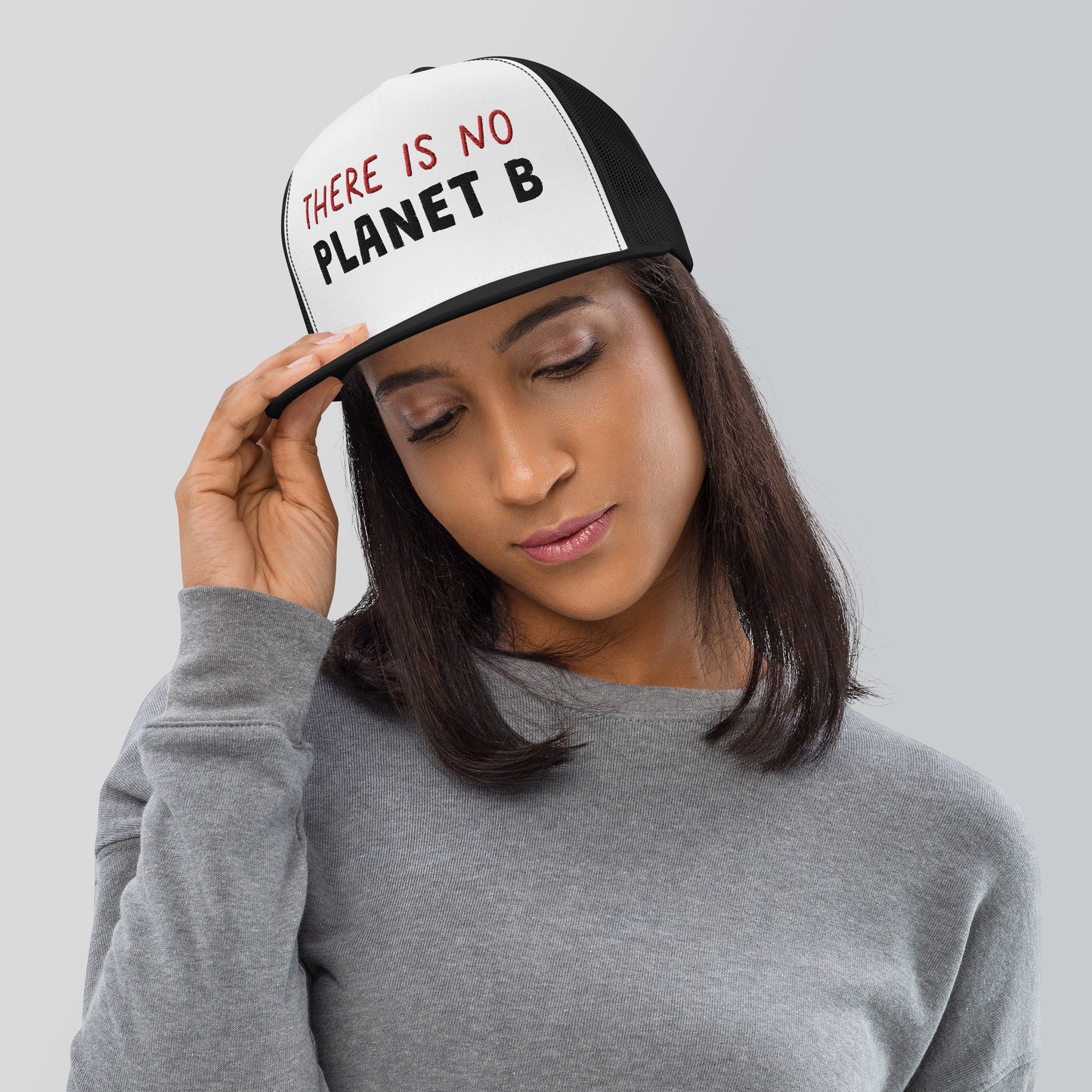 Casquette Trucker de couleur noire "There is no Planet B"