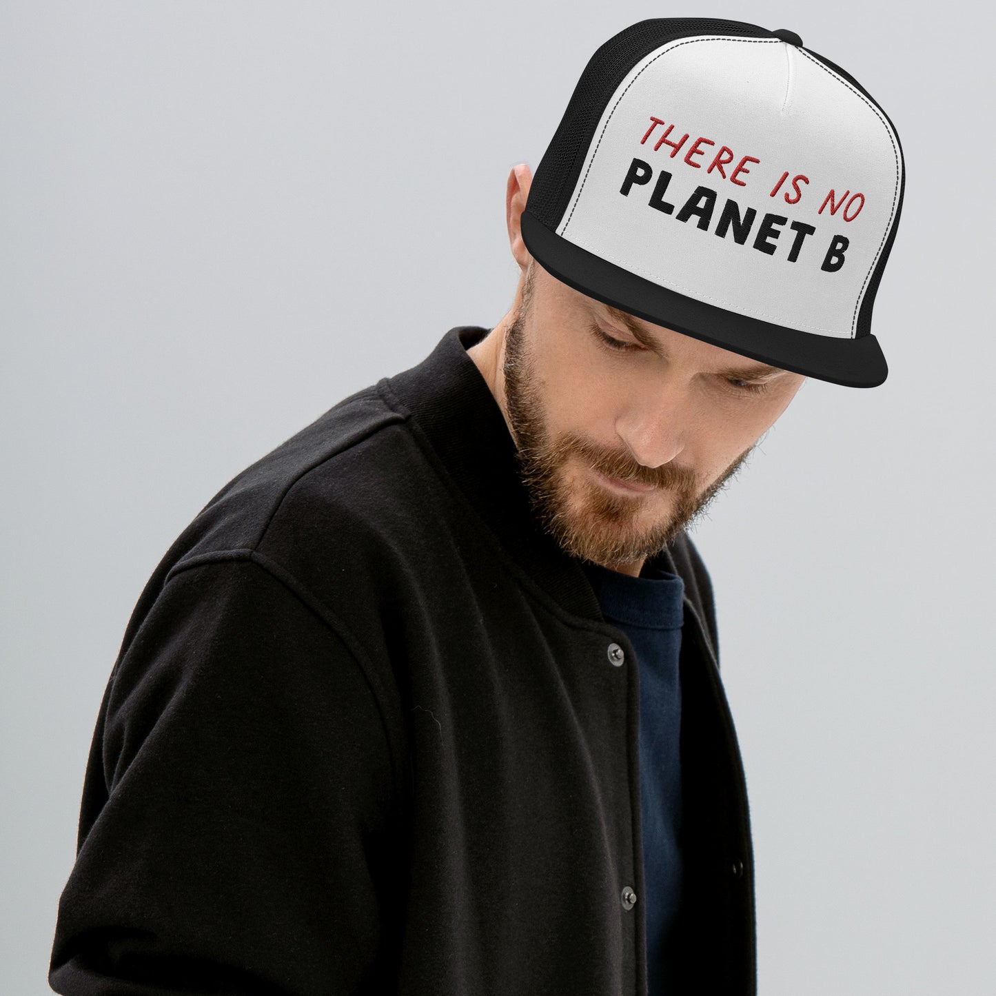 Casquette Trucker de couleur noire "There is no Planet B"