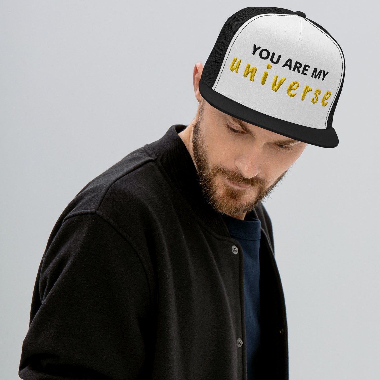 Casquette Trucker de couleur noire "You are my universe"