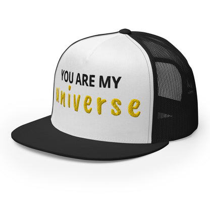 Casquette Trucker de couleur noire "You are my universe"