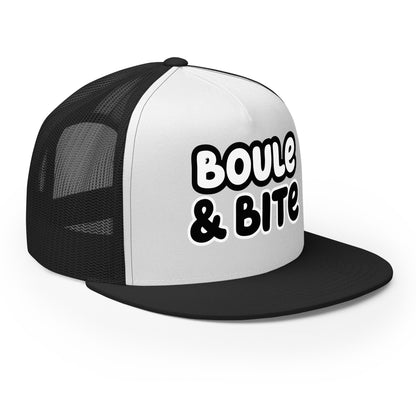 Casquette Trucker, brodée « Boule & Bite », vue de trois quarts, image 11