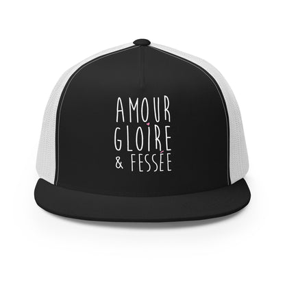 Casquette Trucker, brodée « Amour, Gloire & Fessée », en Noir, vue de face, image 2