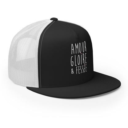 Casquette Trucker, brodée « Amour, Gloire & Fessée », en Noir, vue de trois quarts, image 7