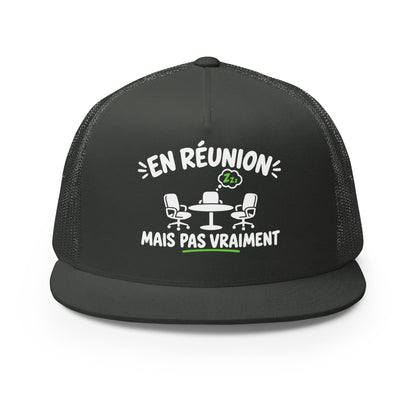Casquette Trucker, brodée « En réunion mais pas vraiment », vue de face, image 2