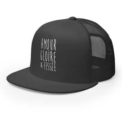 Casquette Trucker, brodée « Amour, Gloire & Fessée », vue de trois quarts, image 22
