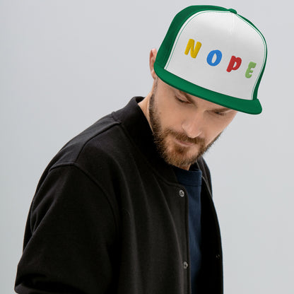 Casquette Trucker de couleur verte "NOPE"