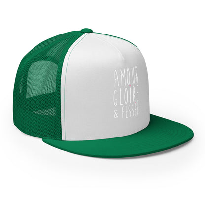 Casquette Trucker, brodée « Amour, Gloire & Fessée », vue de trois quarts, image 54