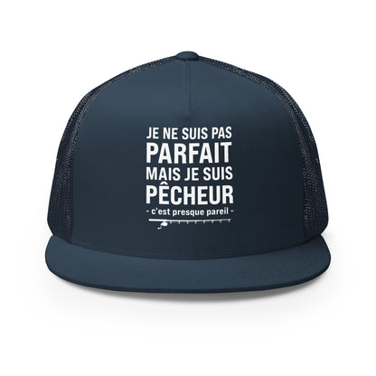 Casquette Trucker, brodée « Je ne suis pas parfait mais je suis pêcheur, c'est presque pareil », en Bleu Marine, vue de face, image 13