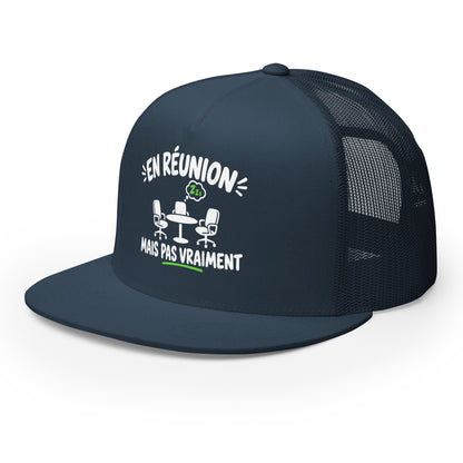 Casquette Trucker, brodée « En réunion mais pas vraiment », en Bleu Marine, vue de trois quarts, image 23