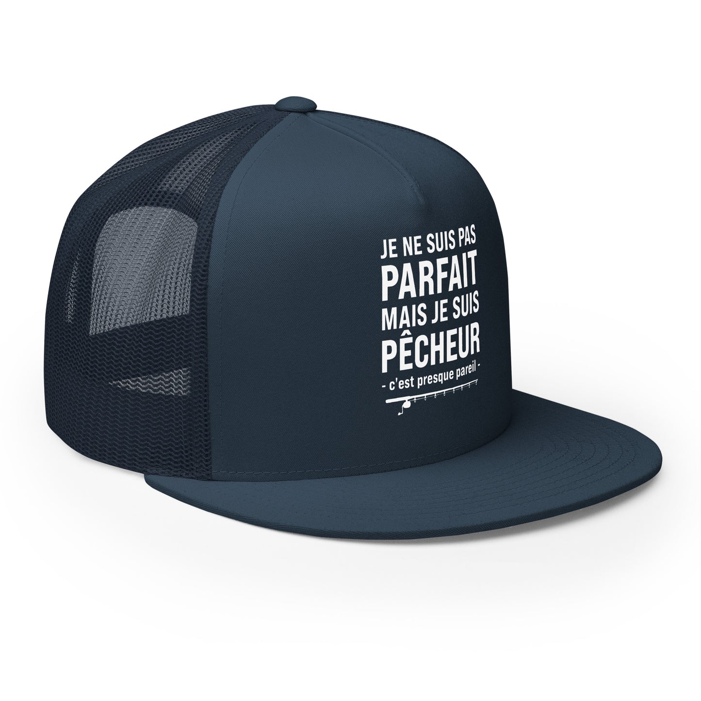Casquette Trucker, brodée « Je ne suis pas parfait mais je suis pêcheur, c'est presque pareil », en Bleu Marine, vue de trois quarts, image 18