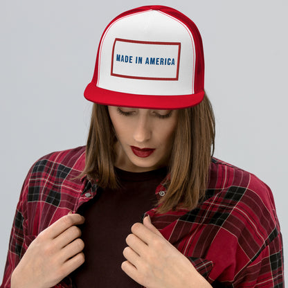 Casquette Trucker de couleur rouge "Made In America"