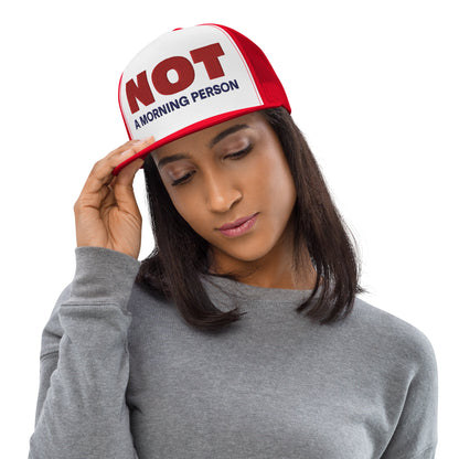 Casquette Trucker de couleur rouge "Not A Morning Person"