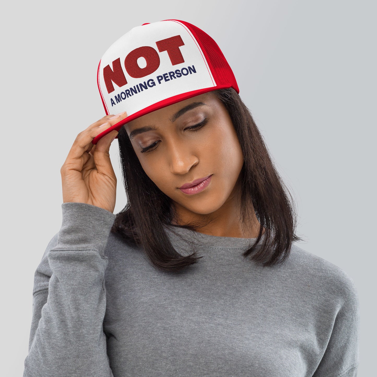 Casquette Trucker de couleur rouge "Not A Morning Person"