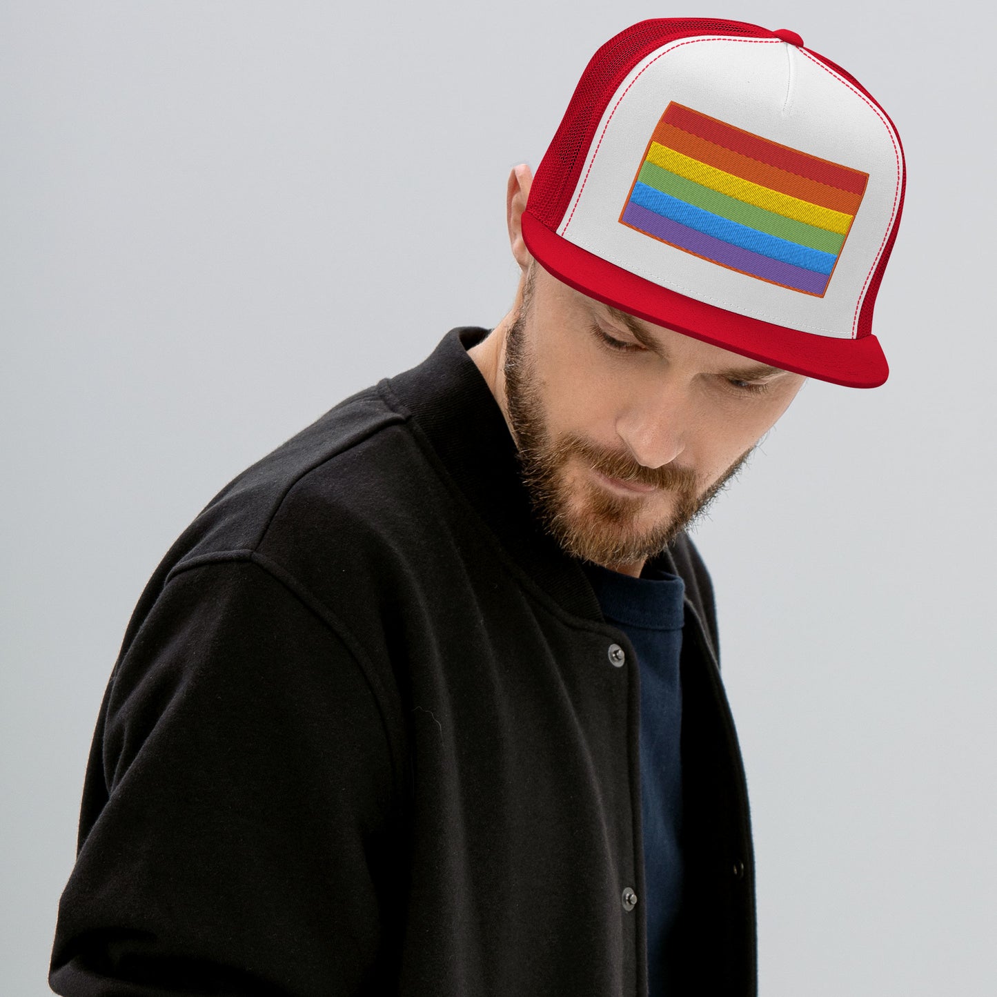 Casquette Trucker de couleur rouge "Drapeau Rainbow"