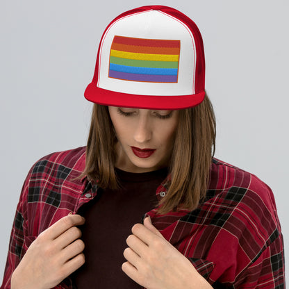 Casquette Trucker de couleur rouge "Drapeau Rainbow"