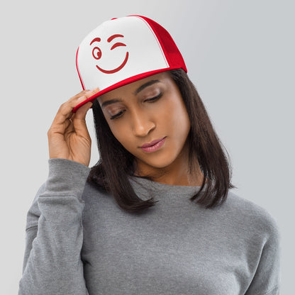 Casquette Trucker de couleur rouge "Sourire Clin d'Oeil"