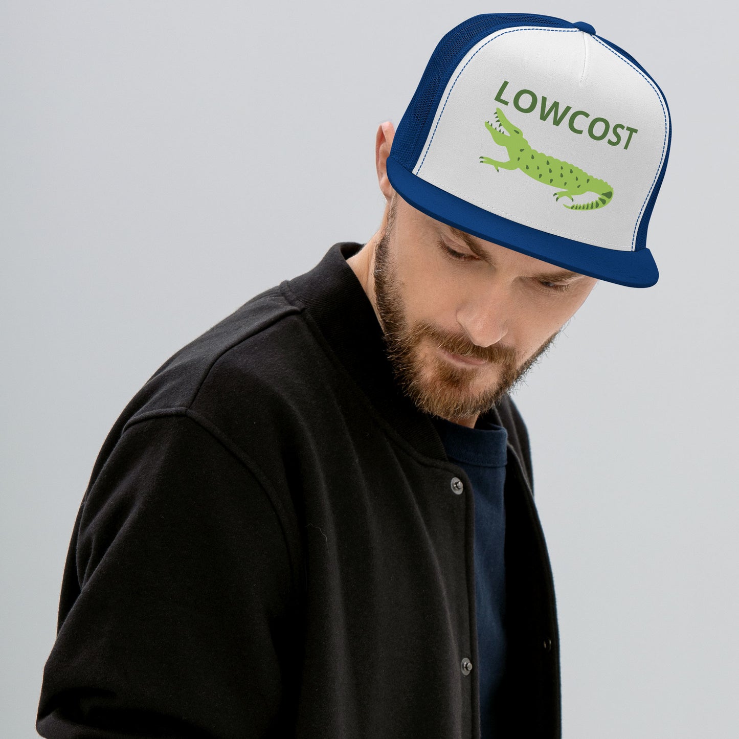 Casquette Trucker, brodée « Lowcost », vue de face, image 7