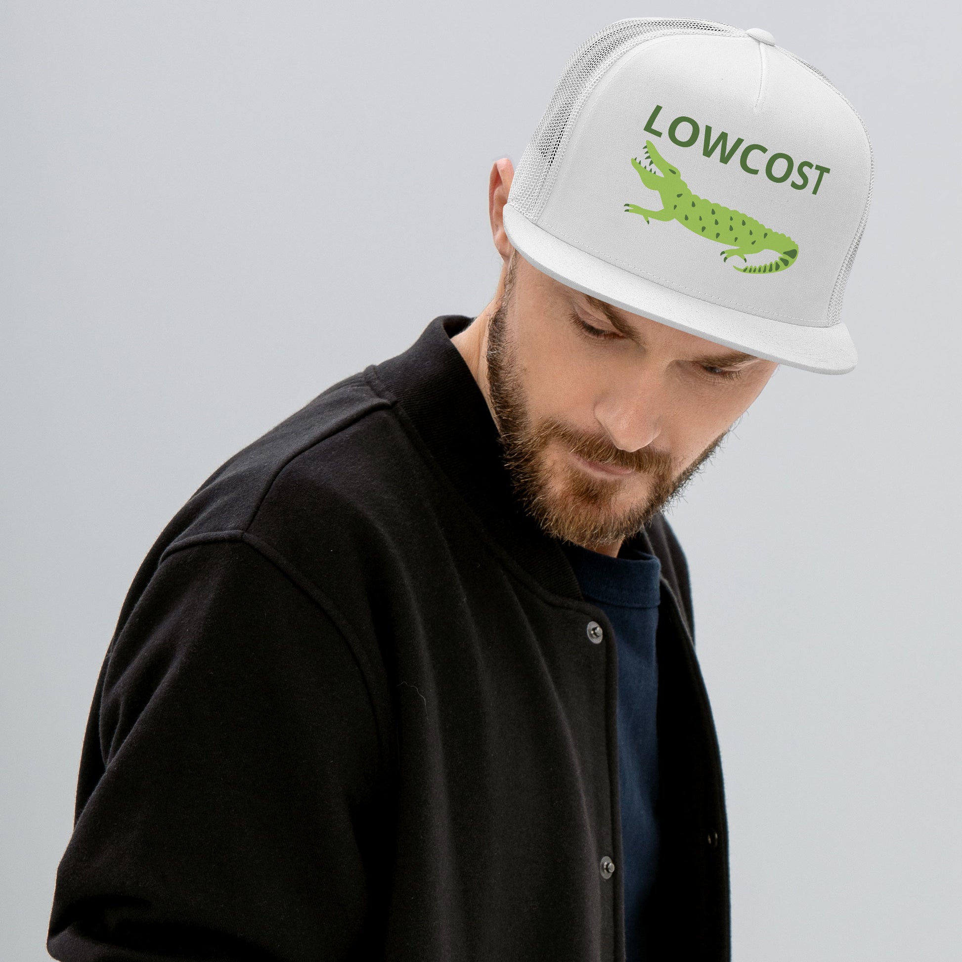 Casquette Trucker, brodée « Lowcost », vue de face, image 8