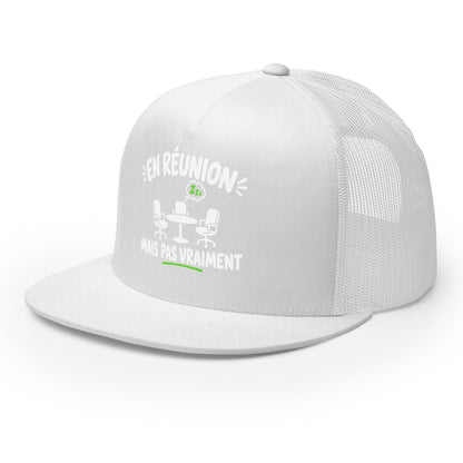 Casquette Trucker, brodée « En réunion mais pas vraiment », vue de trois quarts, image 58
