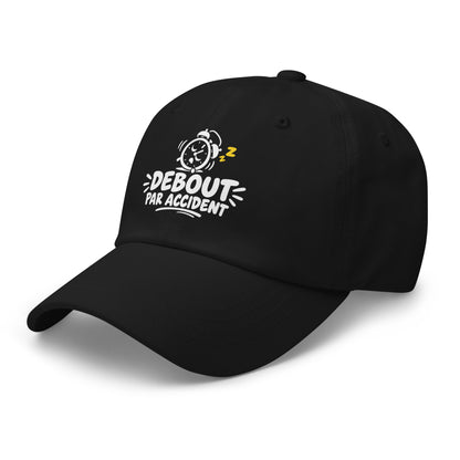 Casquette Baseball, brodée « Debout par accident », en Noir, vue de trois quarts, image 4
