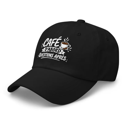 Casquette Baseball, brodée « Café d'abord, questions après », en Noir, vue de trois quarts, image 4