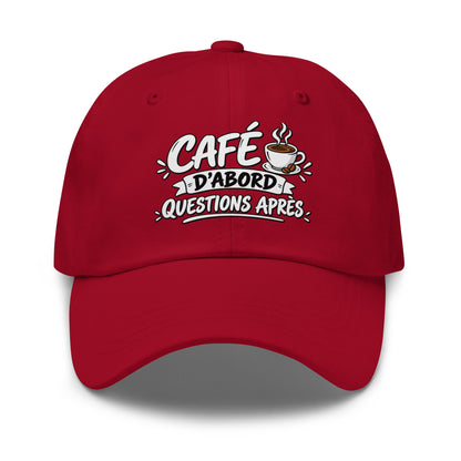 Casquette Baseball, brodée « Café d'abord, questions après », en Canneberge, vue de face, image 14