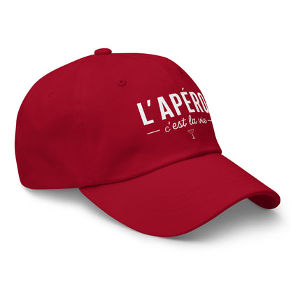 Casquette Baseball, brodée « L'apéro c'est la vie », en Canneberge, vue de trois quarts, image 18