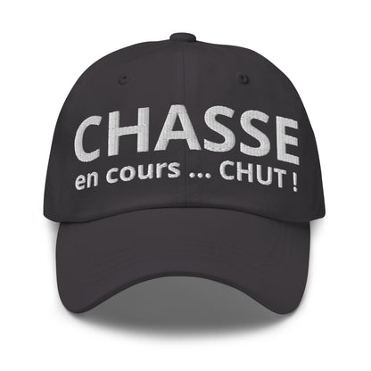 Casquette Baseball, brodée « Chasse en cours ... CHUT ! », en Gris Foncé, vue de face, image 9