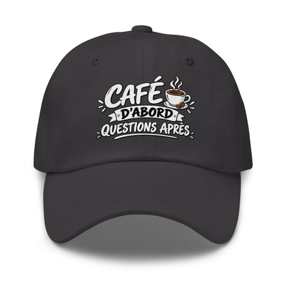 Casquette Baseball, brodée « Café d'abord, questions après », en Gris Foncé, vue de face, image 20