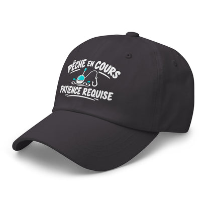 Casquette Baseball, brodée « Pêche en cours, patience requise », en Gris Foncé, vue de trois quarts, image 22