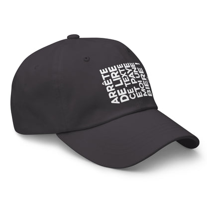 Casquette Baseball, brodée « Arrête de lire ce texte et paye moi une bière », en Gris Foncé, vue de trois quarts, image 24