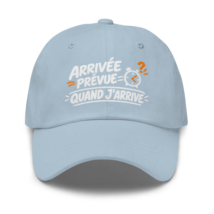 Casquette Baseball, brodée « Arrivée prévue ? quand j'arrive », en Bleu Clair, vue de face, image 49