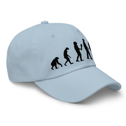 Casquette Baseball, brodée « Evolution de l'homme jusqu'à un guitariste », en Bleu Clair, vue de trois quarts, image 60