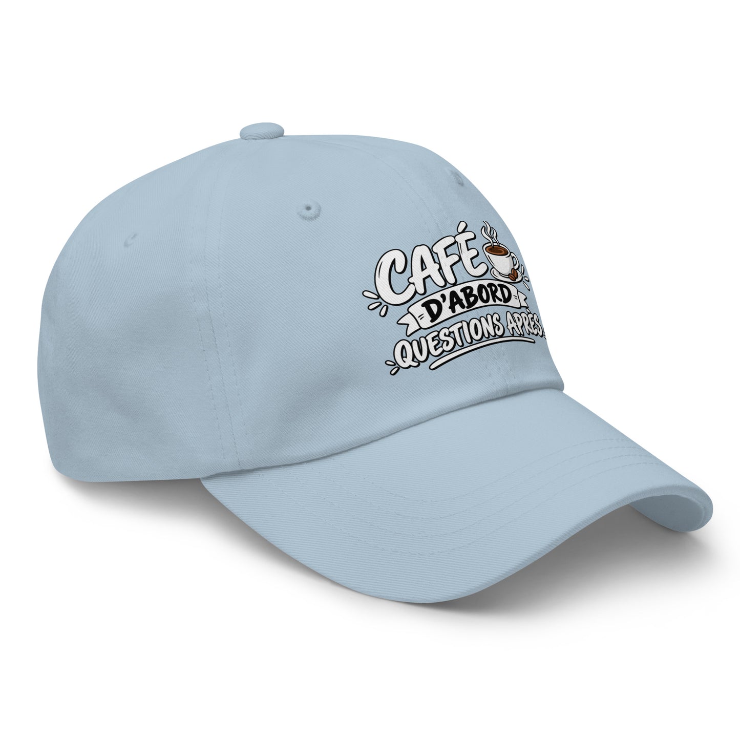 Casquette Baseball, brodée « Café d'abord, questions après », en Bleu Clair, vue de trois quarts, image 53