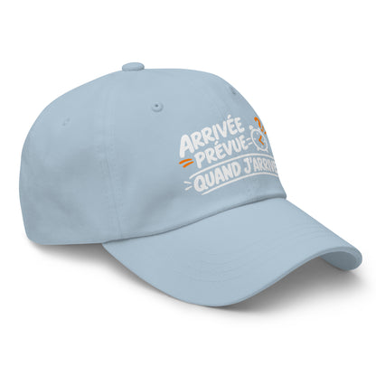 Casquette Baseball, brodée « Arrivée prévue ? quand j'arrive », en Bleu Clair, vue de trois quarts, image 53