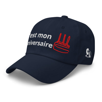 Casquette Baseball, brodée « C'est mon anniversaire », en Bleu Marine, vue de trois quarts, image 18