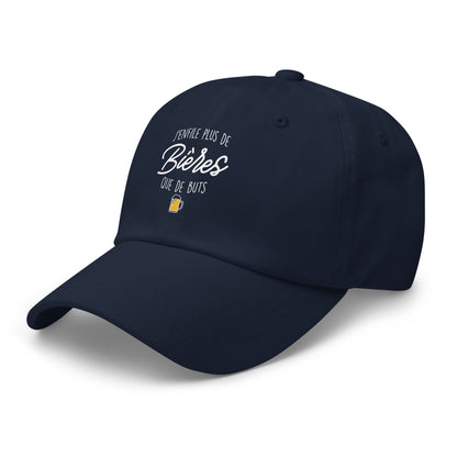 Casquette Baseball, brodée « J'enfile plus de bières que de buts », en Bleu Marine, vue de trois quarts, image 25
