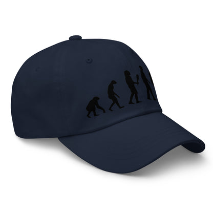 Casquette Baseball, brodée « Evolution de l'homme jusqu'à un guitariste », en Bleu Marine, vue de trois quarts, image 24