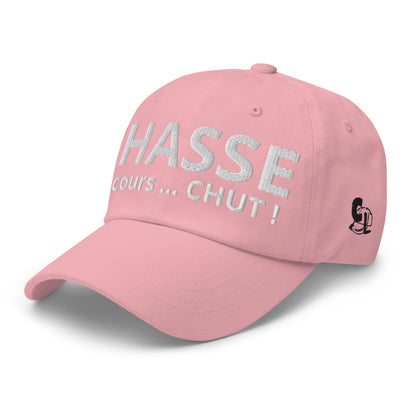 Casquette Baseball, brodée « Chasse en cours ... CHUT ! », en Rose, vue de trois quarts