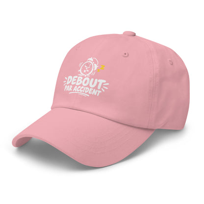 Casquette Baseball, brodée « Debout par accident », en Rose, vue de trois quarts