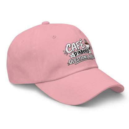 Casquette Baseball, brodée « Café d'abord, questions après », en Rose, vue de trois quarts, image 48