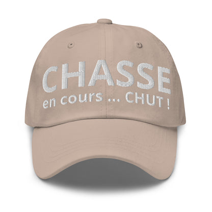 Casquette Baseball, brodée « Chasse en cours ... CHUT ! », en Pierre, vue de face, image 6