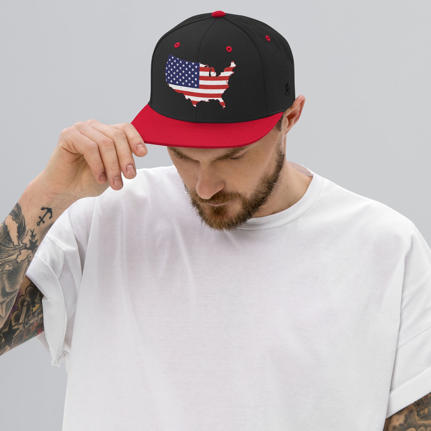 Casquette SnapBack de couleur noire et rouge "Drapeau Américain USA."