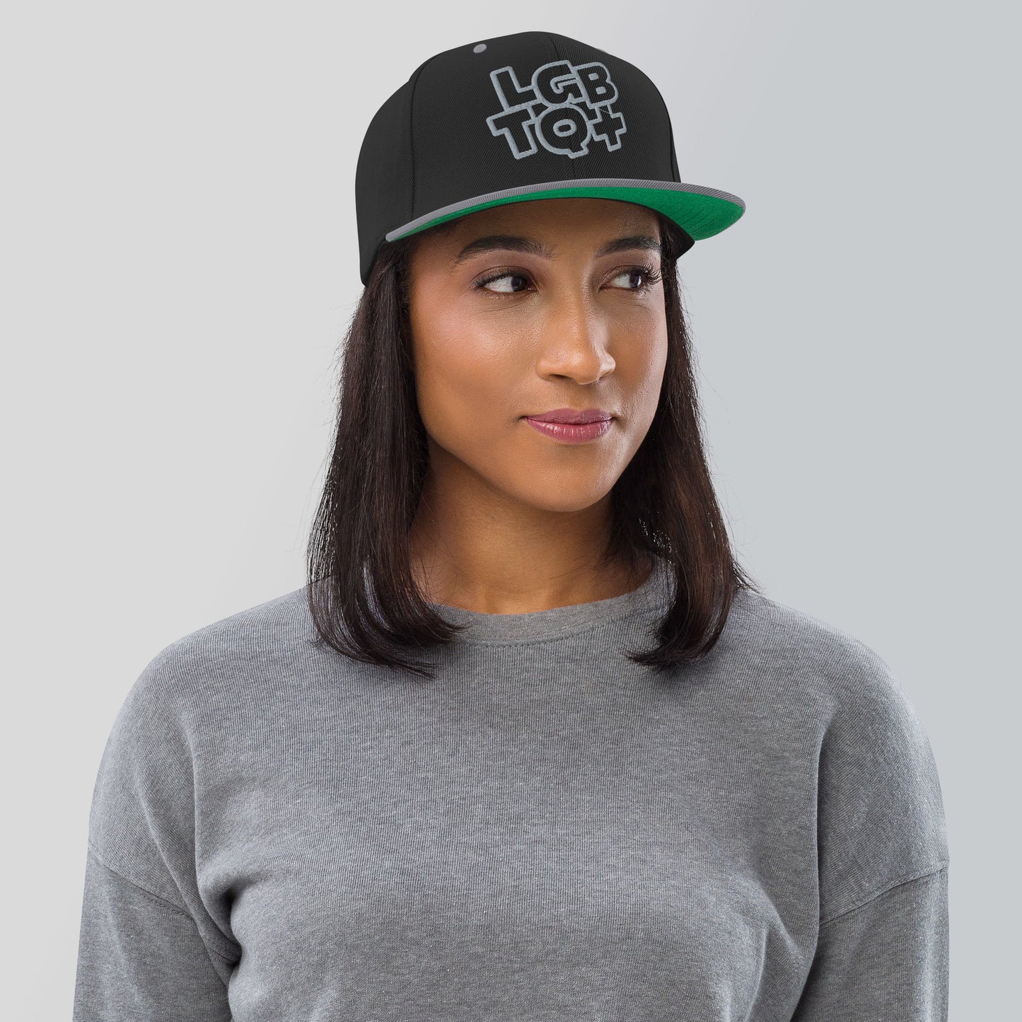 Casquette Snapback, brodée « LGBTQ+ », vue de face, image 2