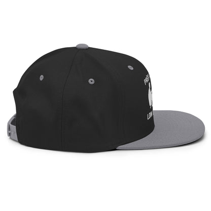 Casquette Snapback, brodée « Près des poissons, loin des cons », en Noir, vue de côté, image 53