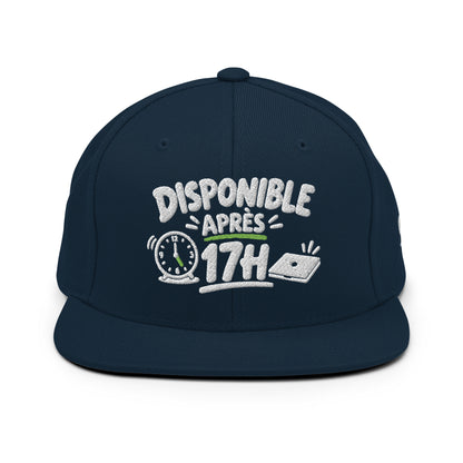 Casquette Snapback, brodée « Disponible après 17h », en Bleu Marine Foncé, vue de face, image 4