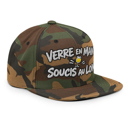 Casquette Snapback, brodée « Verre en main, souci au loin », en Camouflage Vert, vue de trois quarts, image 77