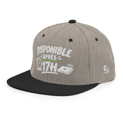 Casquette Snapback, brodée « Disponible après 17h », en Noir, vue de trois quarts, image 90